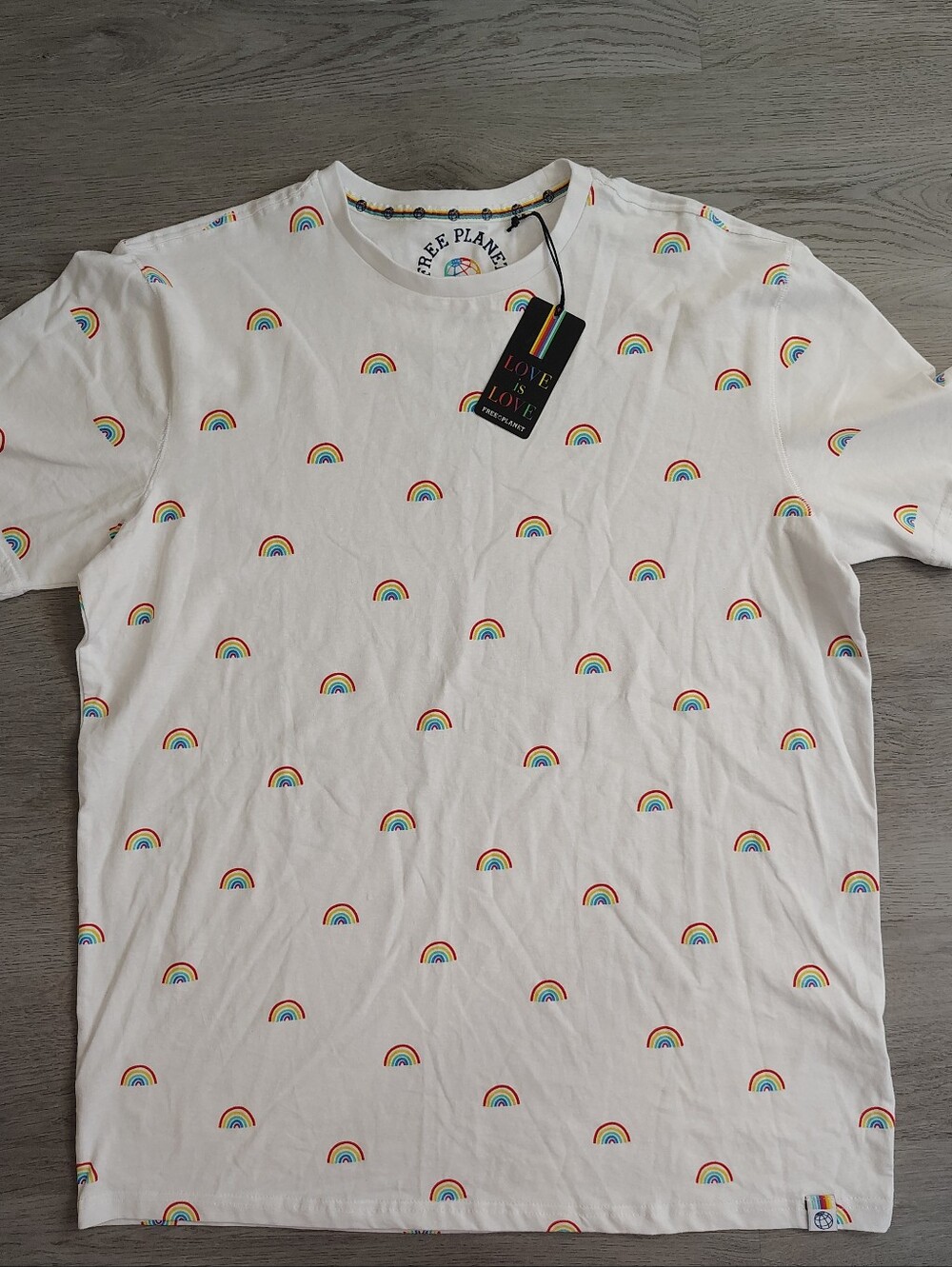 Free Planet Size Mens Large. Love Is Love Rainbow  LTBGQ Crewneck White T Shirt